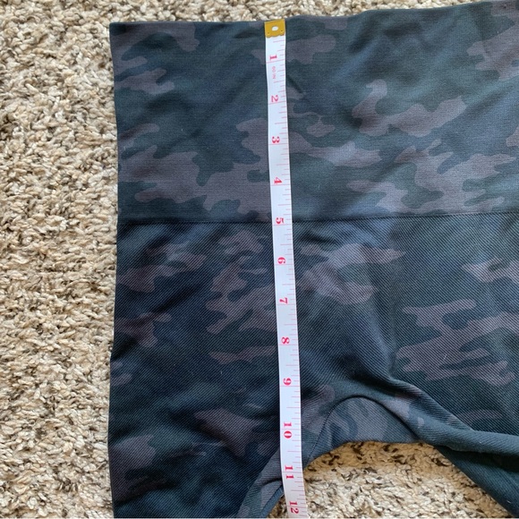 Spanx Look at Me Now Seamless Leggings in Heather Camo size small - Picture 8 of 10